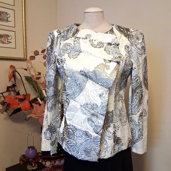 NWOT NESS Women’s Unique Design Well Tailored Light Gray White Printed Jacket 8 - Picture 2 of 10